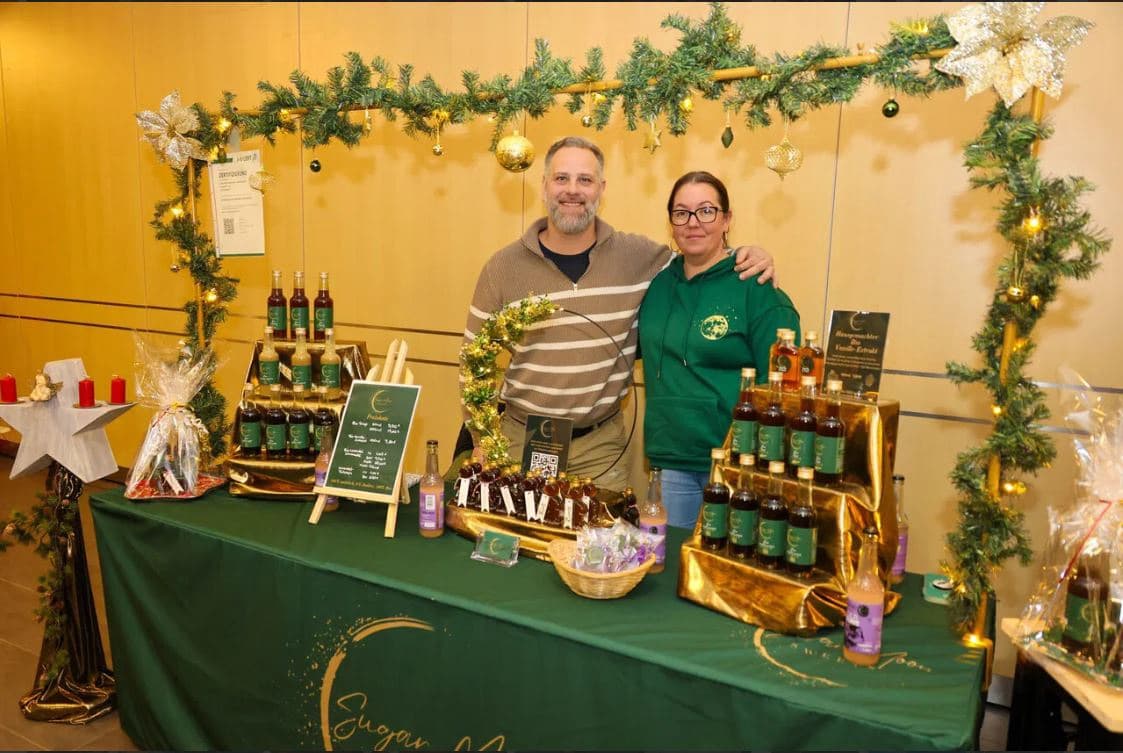 Jessica und Sebastian am Sugar-Moon-Stand, Adventsmarkt Rothemann