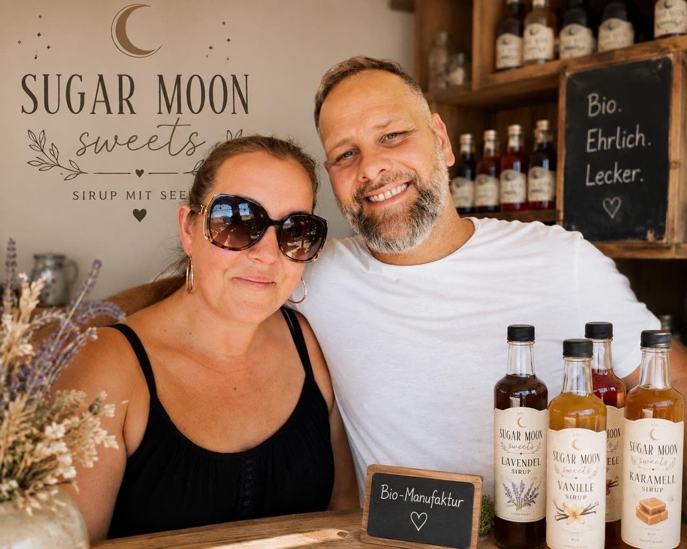 Jessica und Sebastian von Sugar Moon Sweets an ihrem Marktstand